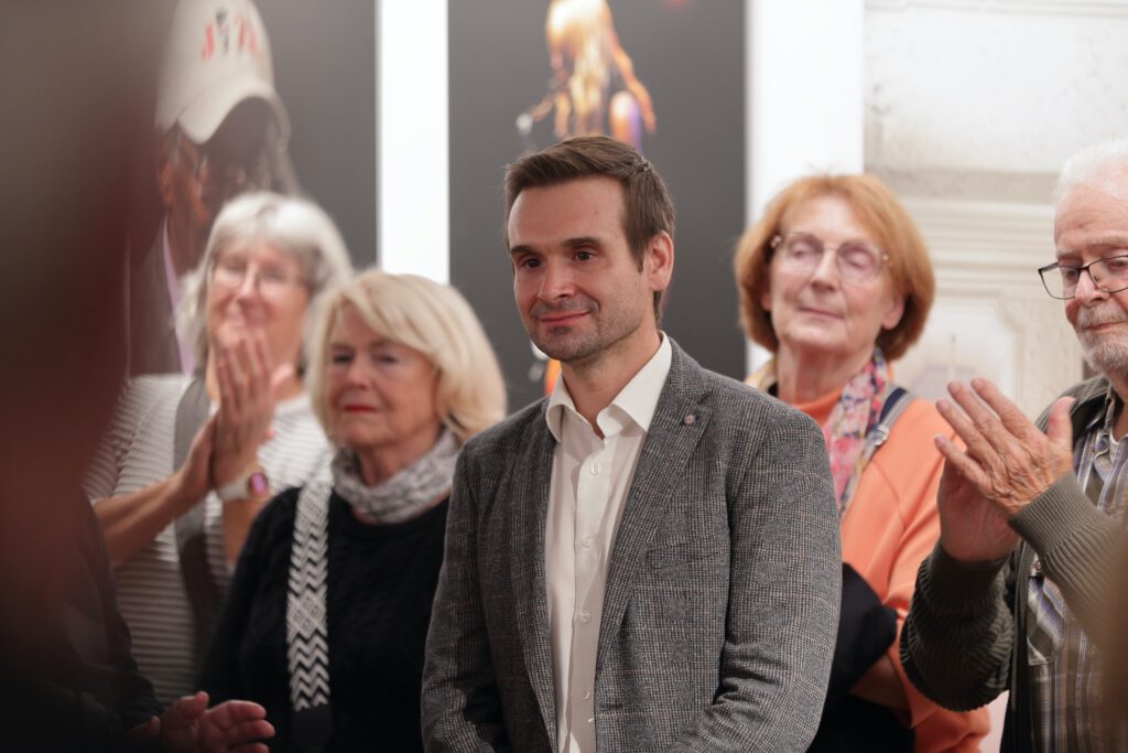 Maximilian Schmid mit Ensemble
